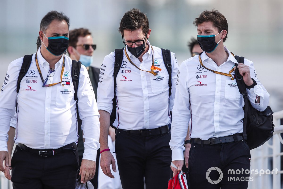 Peter Bonnington, Race Engineer, Mercedes AMG, arrives at the circuit with colleagues