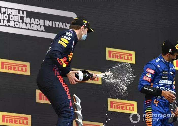Podio: ganador Max Verstappen, Red Bull Racing