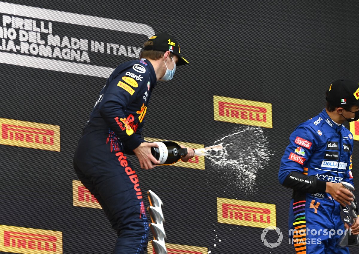 Podio: ganador Max Verstappen, Red Bull Racing