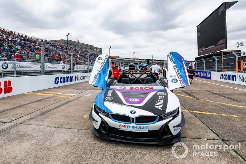 BMW i8 Safety car