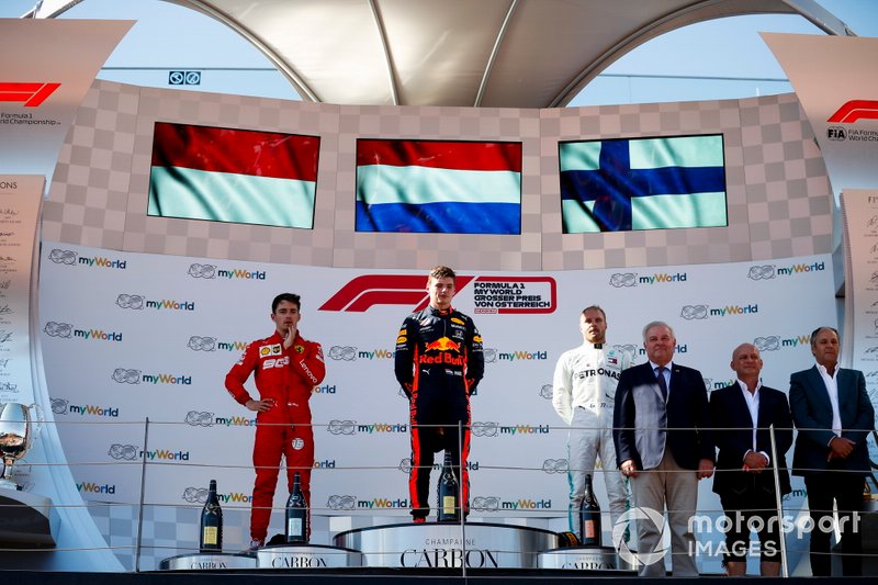 Podio: segundo lugar Charles Leclerc, Ferrari, ganador de la carrera Max Verstappen, Red Bull Racing y tercer lugar Valtteri Bottas, Mercedes AMG F1