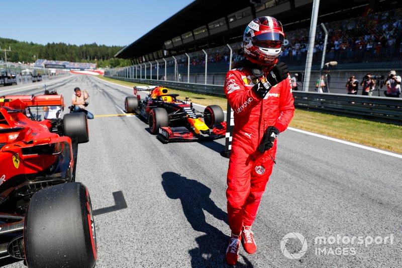 Pole Sitter Charles Leclerc, Ferrari festeggia al Parc Ferme