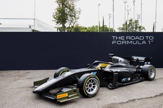 F2 met 18” Pirelli wielen