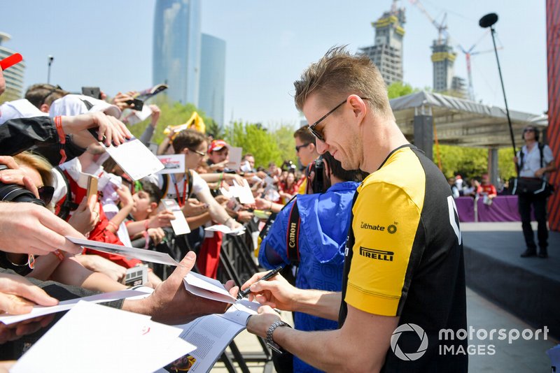 Nico Hulkenberg, Renault F1 Team signs an autograph for a fan
