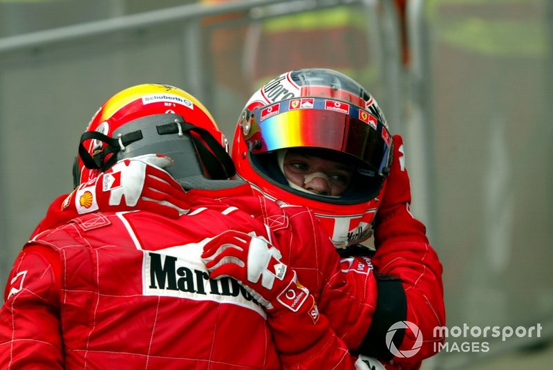 Ganador Michael Schumacher, Ferrari, Rubens Barrichello, Ferrari, in Parc Ferme