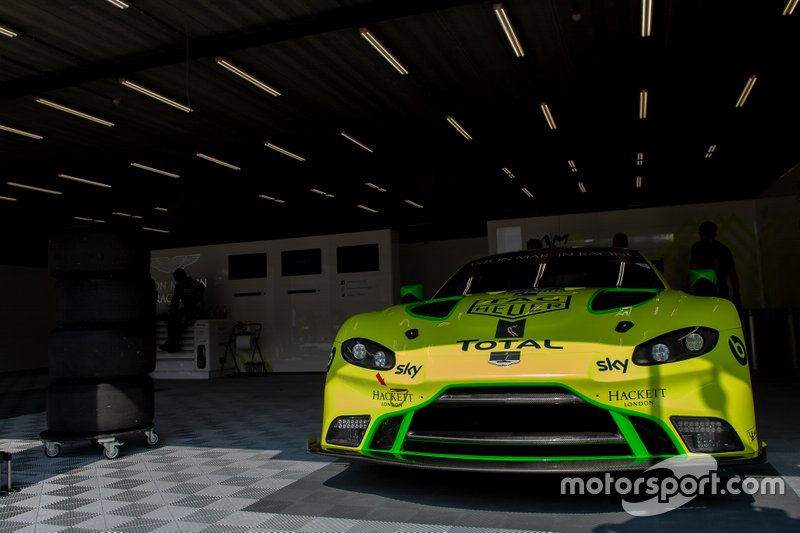 #97 Aston Martin Racing Aston Martin Vantage AMR: Alex Lynn, Maxime Martin