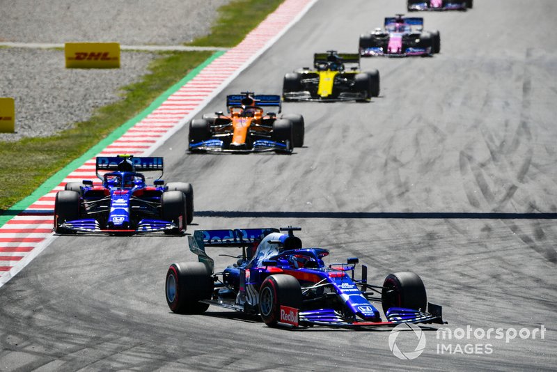 Daniil Kvyat, Toro Rosso STR14, devant Alexander Albon, Toro Rosso STR14, Carlos Sainz Jr., McLaren MCL34, et Daniel Ricciardo, Renault R.S.19