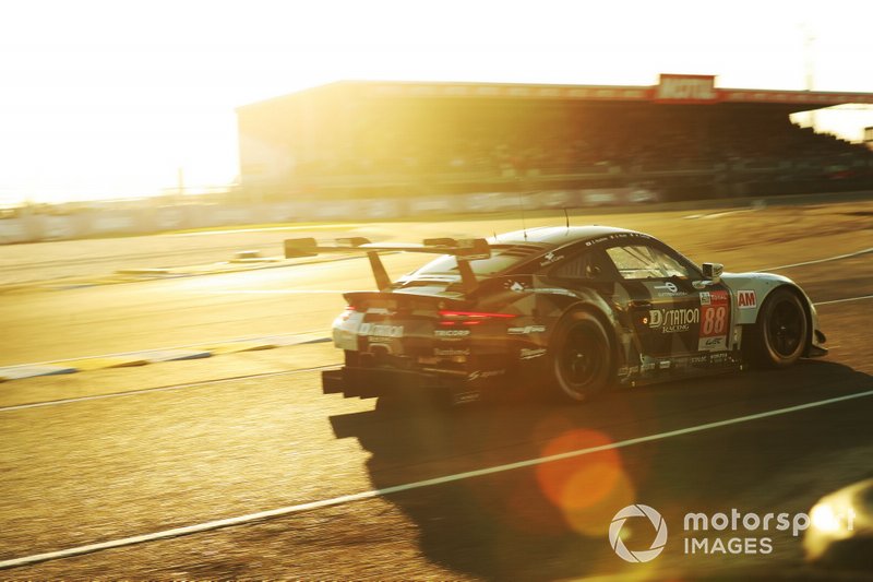 #88 Proton Competition Porsche 911 RSR: Satoshi Hoshino, Giorgio Roda, Matteo Cairoli