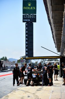 Pierre Gasly, Red Bull Racing RB15, pitstop