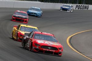 Daniel Suarez, Stewart-Haas Racing, Ford Mustang Haas Automation Joey Logano, Team Penske, Ford Mustang Shell Pennzoil