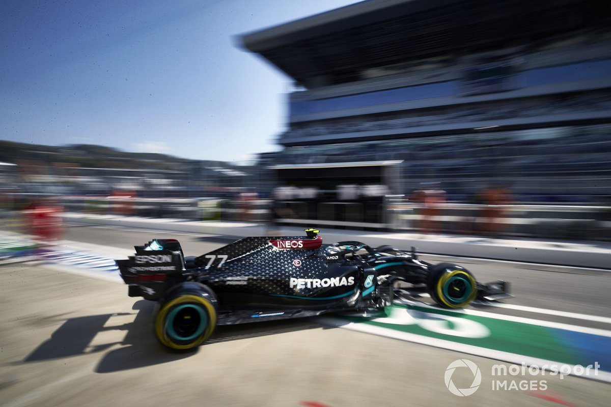 Valtteri Bottas, Mercedes F1 W11, lascia il garage
