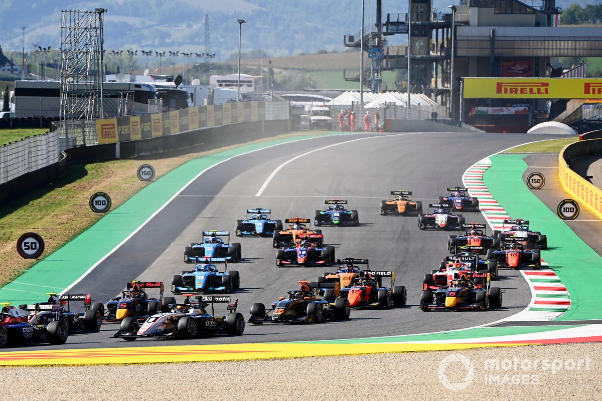 Sebastian Fernandez, ART Grand Prix, Liam Lawson, Hitech Grand Prix e Jack Doohan, HWA Racelab alla partenza della gara