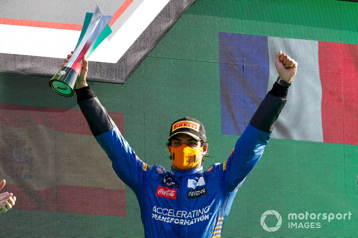 Podio: segundo lugar Carlos Sainz Jr., McLaren