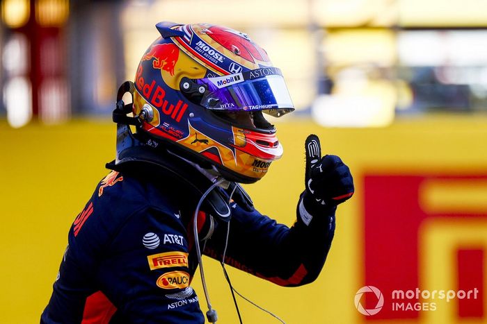 Tercer lugar Alex Albon, Red Bull Racing celebra en Parc Ferme