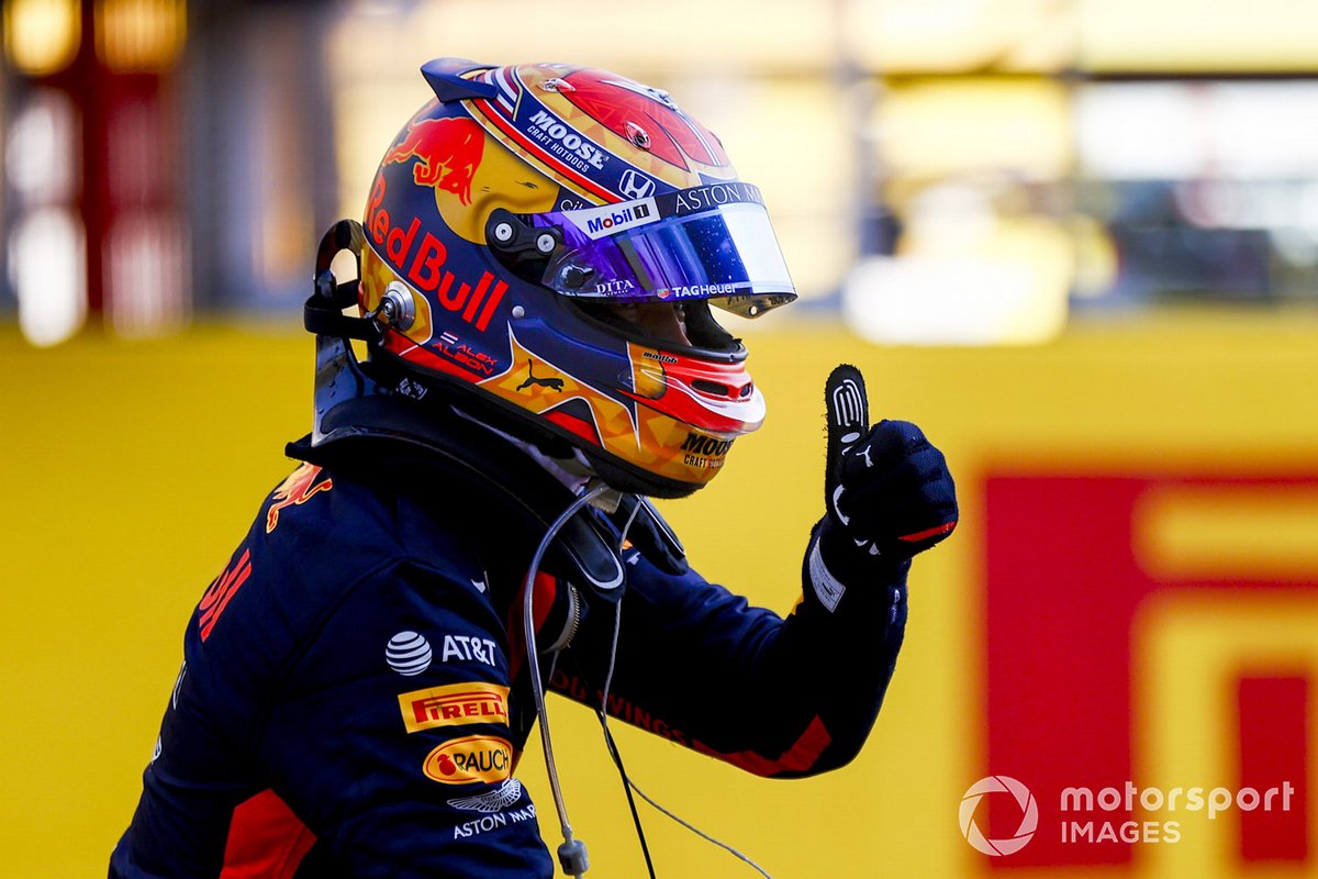 Tercer lugar Alex Albon, Red Bull Racing celebra en Parc Ferme