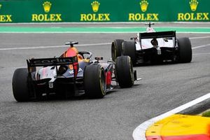 Nikita Mazepin, Hitech Grand Prix, leads Yuki Tsunoda, Carlin