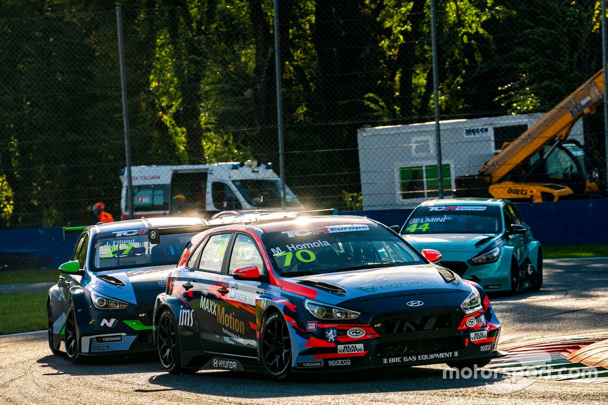 Mat'o Homola, BRC Racing Team, Hyundai i30 N TCR, davanti a John Filippi, Target Competition, Hyundai i30 N TCR e Felice Jelmini, PMA Motorsport, Hyundai i30 N TCR