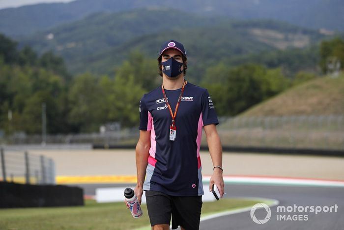 Lance Stroll, Racing Point, camina por la pista