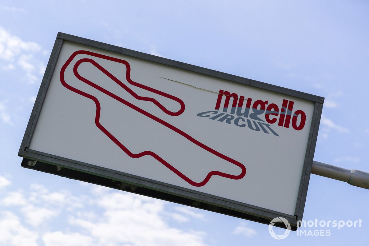 Cartello del circuito al Mugello