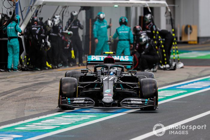 Valtteri Bottas, Mercedes F1 W11 sale de pit box