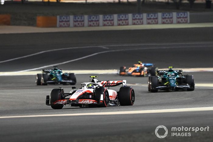 Mick Schumacher, Haas VF-22, Nico Hulkenberg, Aston Martin AMR22, Lance Stroll, Aston Martin AMR22