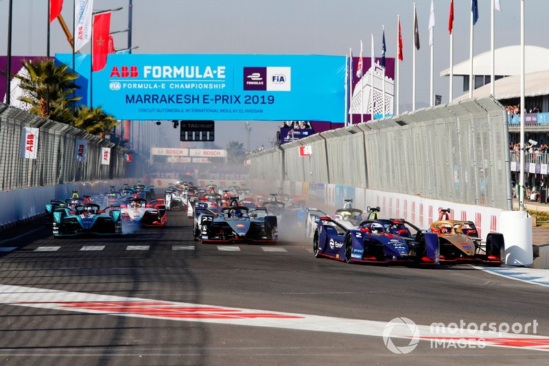 Sam Bird, Envision Virgin Racing, Audi e-tron FE05, Jean-Eric Vergne, DS TECHEETAH, DS E-Tense FE19, si scontrano alla prima cuva