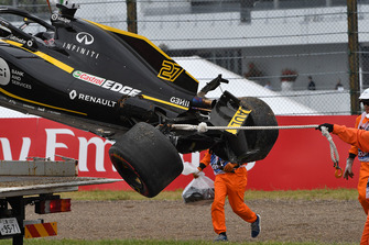 The crashed car of Nico Hulkenberg, Renault Sport F1 Team R.S. 18 is recovered