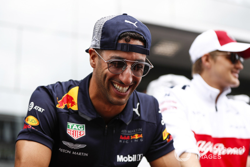 Daniel Ricciardo, Red Bull Racing, and Marcus Ericsson, Sauber, on the drivers' parade.