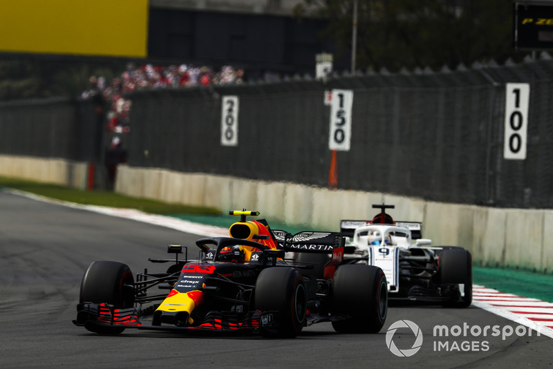 Max Verstappen, Red Bull Racing RB14, Marcus Ericsson, Sauber C37