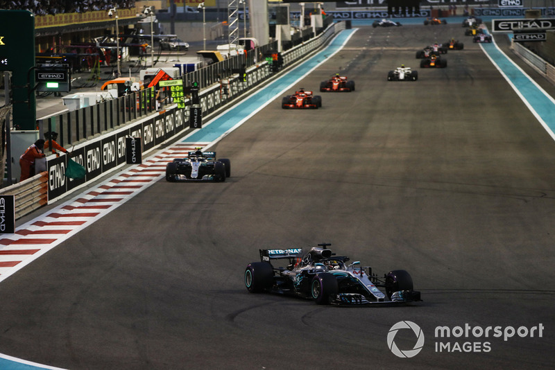 Lewis Hamilton, Mercedes AMG F1 W09 EQ Power+, Valtteri Bottas, Mercedes AMG F1 W09 EQ Power+, Sebastian Vettel, Ferrari SF71H, y Kimi Raikkonen, Ferrari SF71H