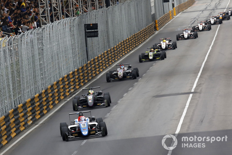 Sacha Fenestraz, Carlin