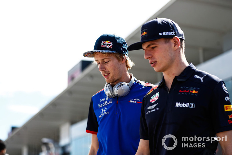Brendon Hartley, Scuderia Toro Rosso, con Max Verstappen, Red Bull Racing