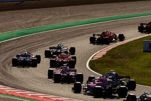 Max Verstappen, Red Bull Racing RB14, voor Kimi Raikkonen, Ferrari SF71H, Romain Grosjean, Haas F1 Team VF-18, Sebastian Vettel, Ferrari SF71H, Pierre Gasly, Scuderia Toro Rosso STR13, en Brendon Hartley, Toro Rosso STR13, at the start