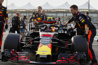 Max Verstappen, Red Bull Racing RB14, arrives on the grid