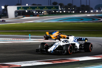 Lance Stroll, Williams FW41 leads Stoffel Vandoorne, McLaren MCL33