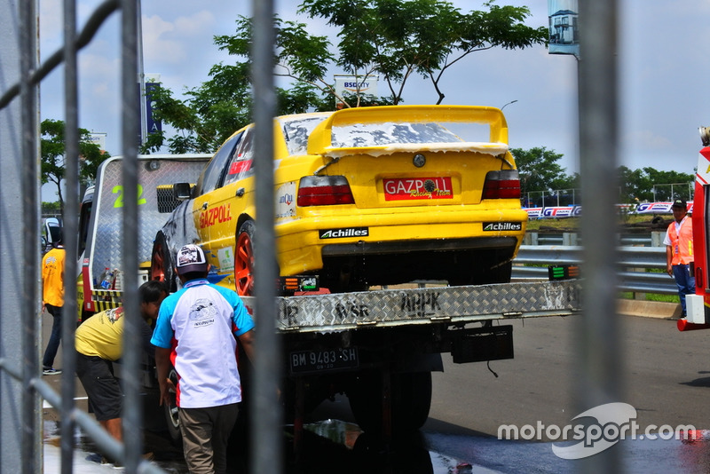 Mobil M Fadli Immammuddin, STC Divisi 1, diangkut truk
