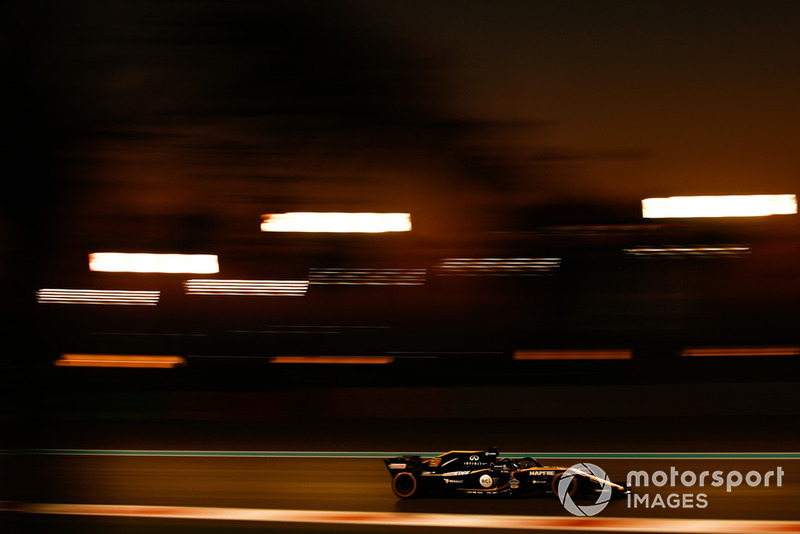 <img src="https://cdn-1.motorsport.com/static/custom/car-thumbs/F1_2018/CARS/renault.png" alt="" width="250" /> Renault