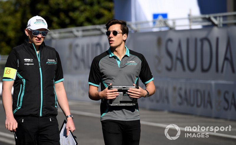 Alex Lynn (GBR), Panasonic Jaguar Racing, durante la track walk