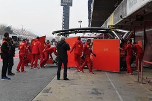 Sebastian Vettel, Ferrari SF90, de retour en pit lane