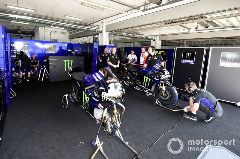 Monster Yamaha garage