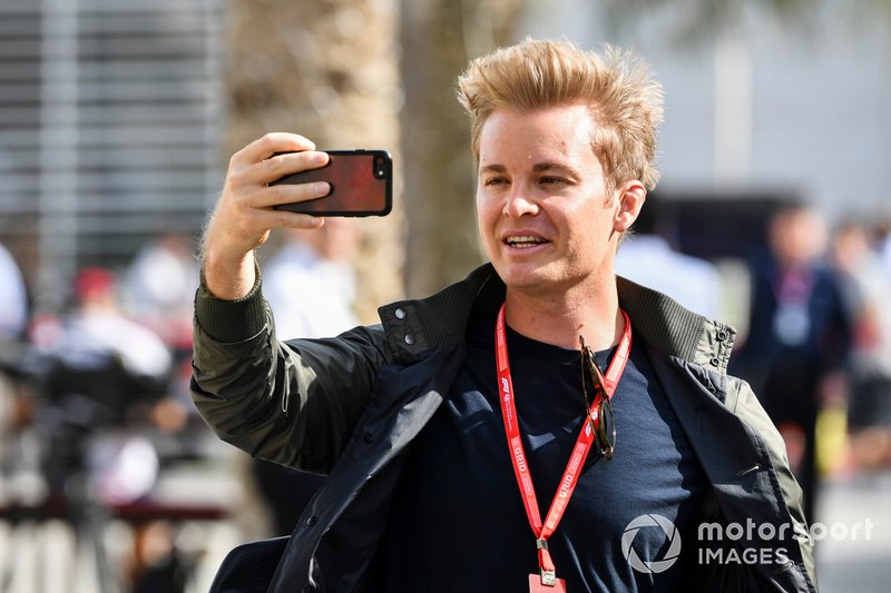 Nico Rosberg takes a selfie