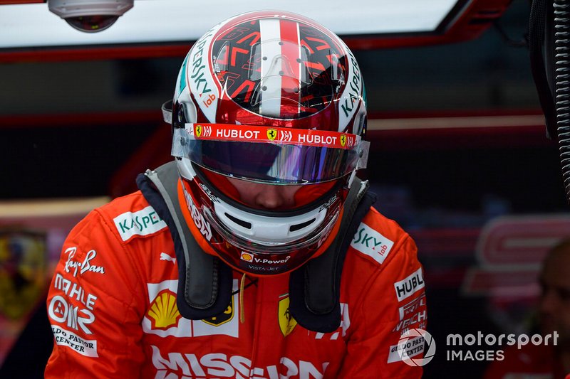 E ainda antes do início do campeonato, o próprio Leclerc imaginava uma boa briga: “Se Mattia tiver esse problema de gerenciar dois pilotos rápidos, é um bom sinal para mim."
