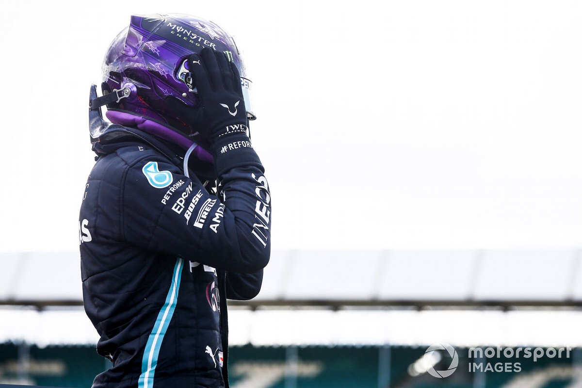 Ganador de la carrera Lewis Hamilton, Mercedes-AMG Petronas F1 celebra en Parc Ferme