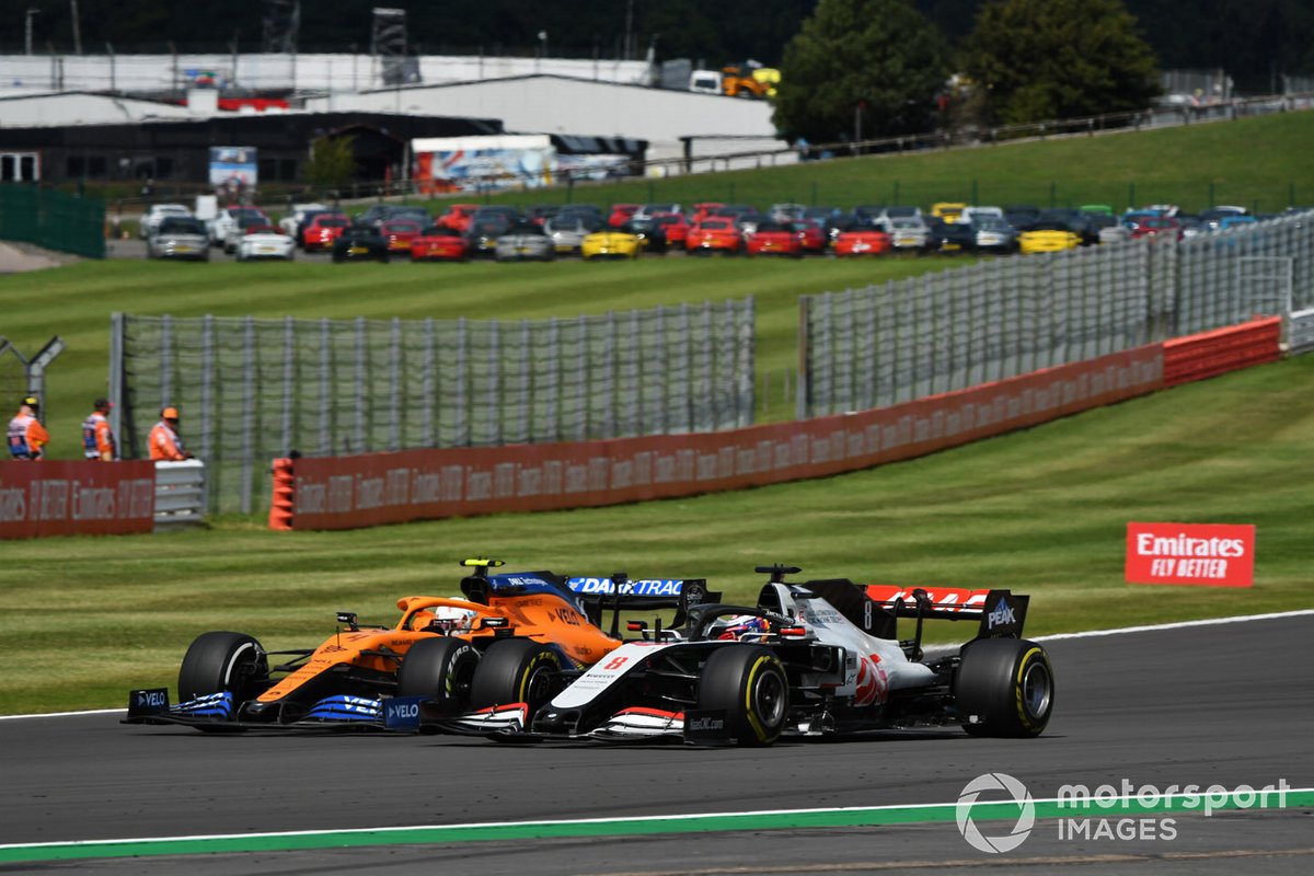 Lando Norris, McLaren MCL35, Romain Grosjean, Haas VF-20