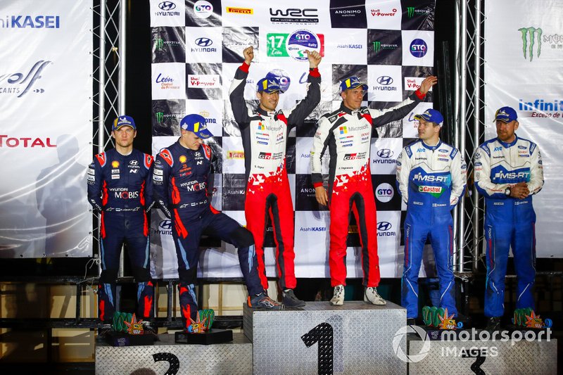 Podyum: Yarış galibi Sébastien Ogier, Julien Ingrassia, Toyota Gazoo Racing WRT Toyota Yaris WRC, 2. Ott Tänak, Martin Järveoja, Hyundai Motorsport Hyundai i20 Coupe WRC, 3. Teemu Suninen, Jarmo Lehtinen, M-Sport Ford WRT Ford Fiesta WRC