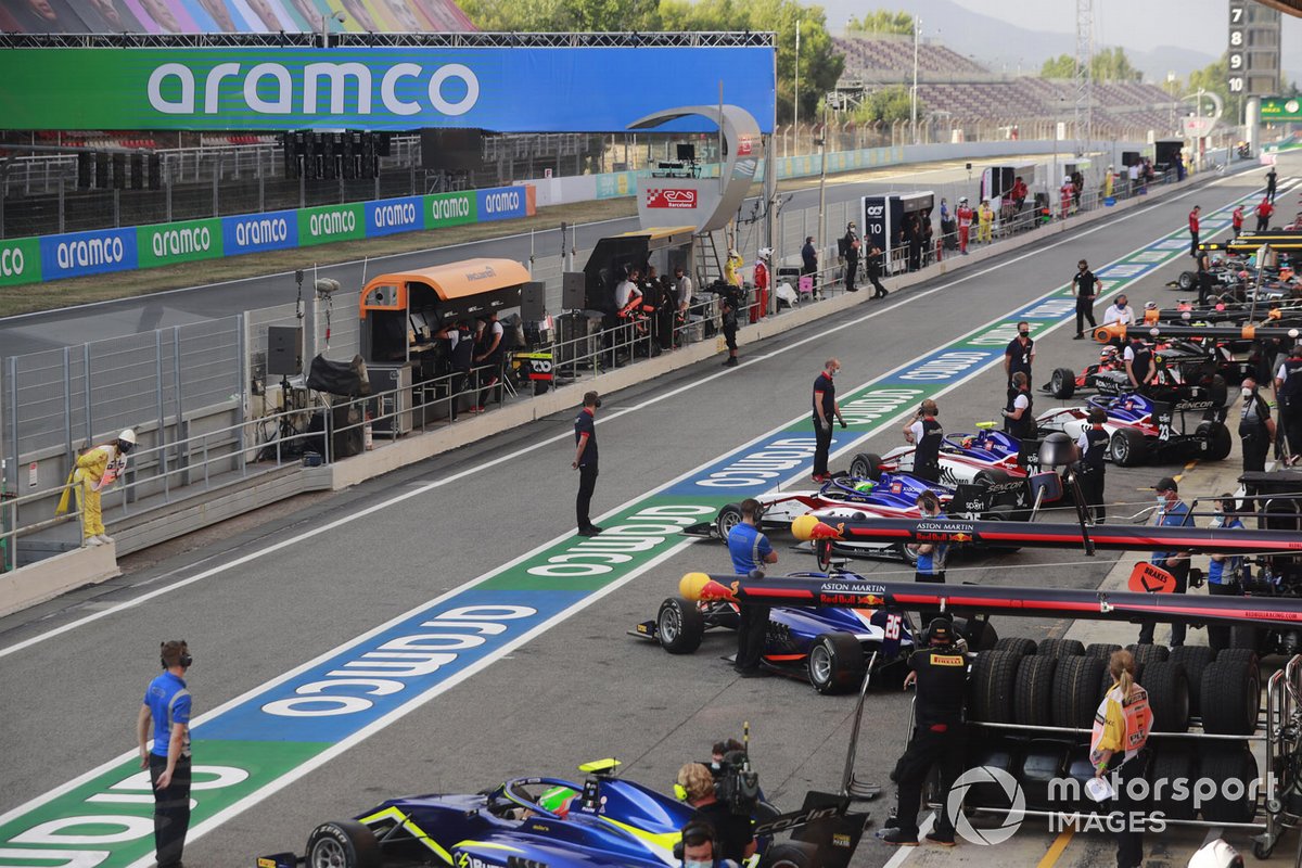 F3 Cars In The Pit Lane, Including Leonardo Pulcini, Carlin Buzz Racing, Clement Novalak, Carlin Buzz Racing
