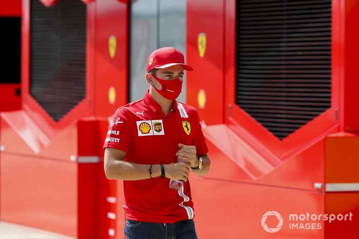 Charles Leclerc, Ferrari en el paddock