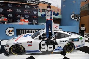 Race Winner Chase Briscoe, Stewart-Haas Racing, Ford celebrates his victory