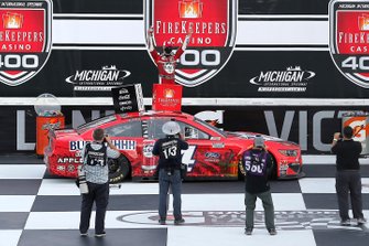 Race Winner Kevin Harvick, Stewart-Haas Racing, Ford Mustang