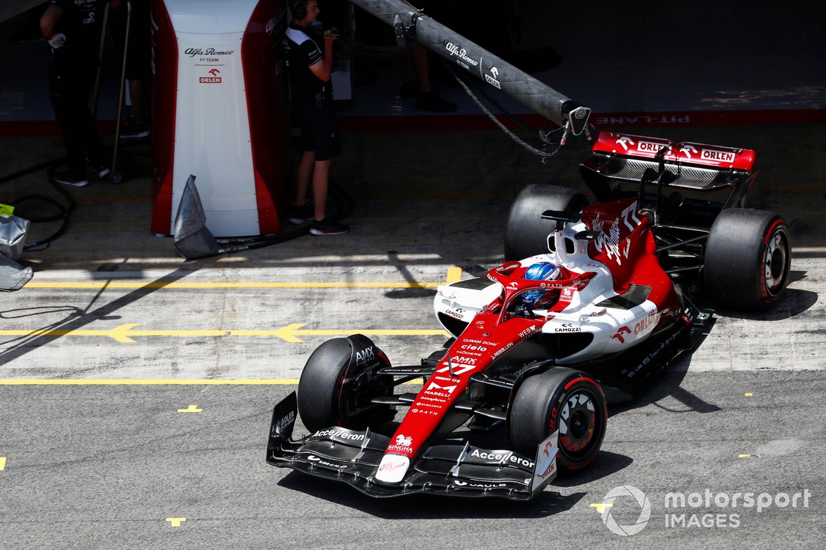 Valtteri Bottas, Alfa Romeo C42, sale del garaje